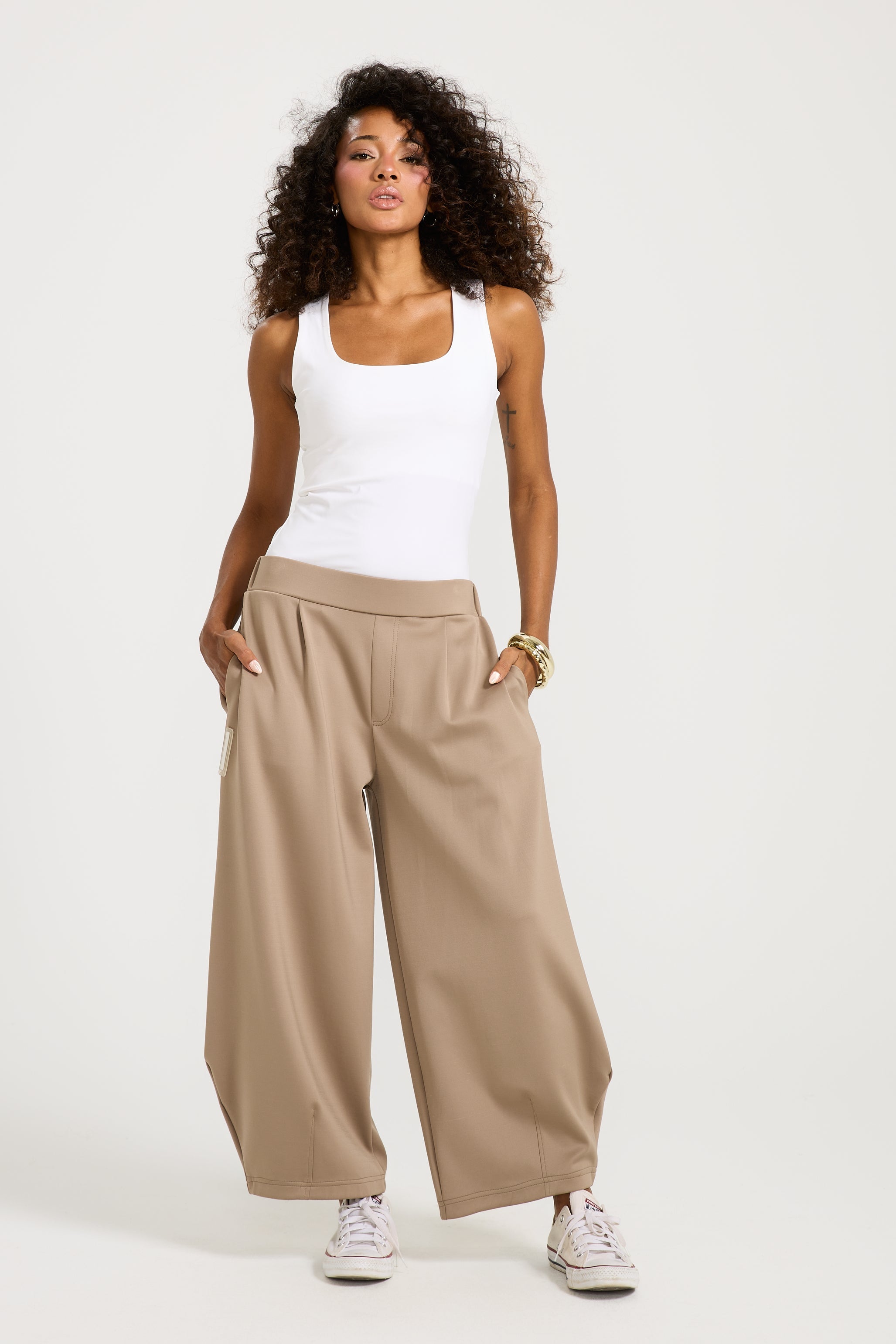 Cropped Pointed Sides Pants