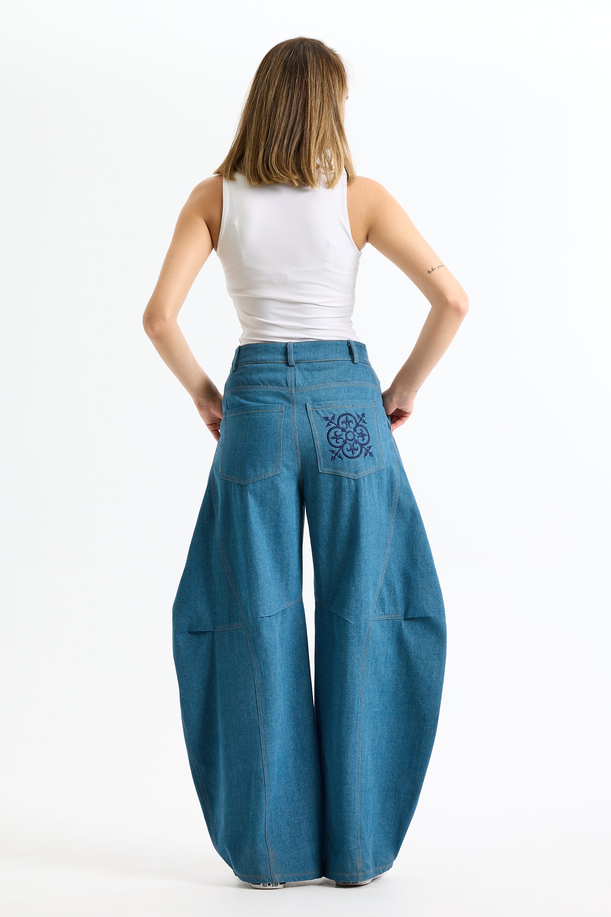 Barrel Mid Jeans