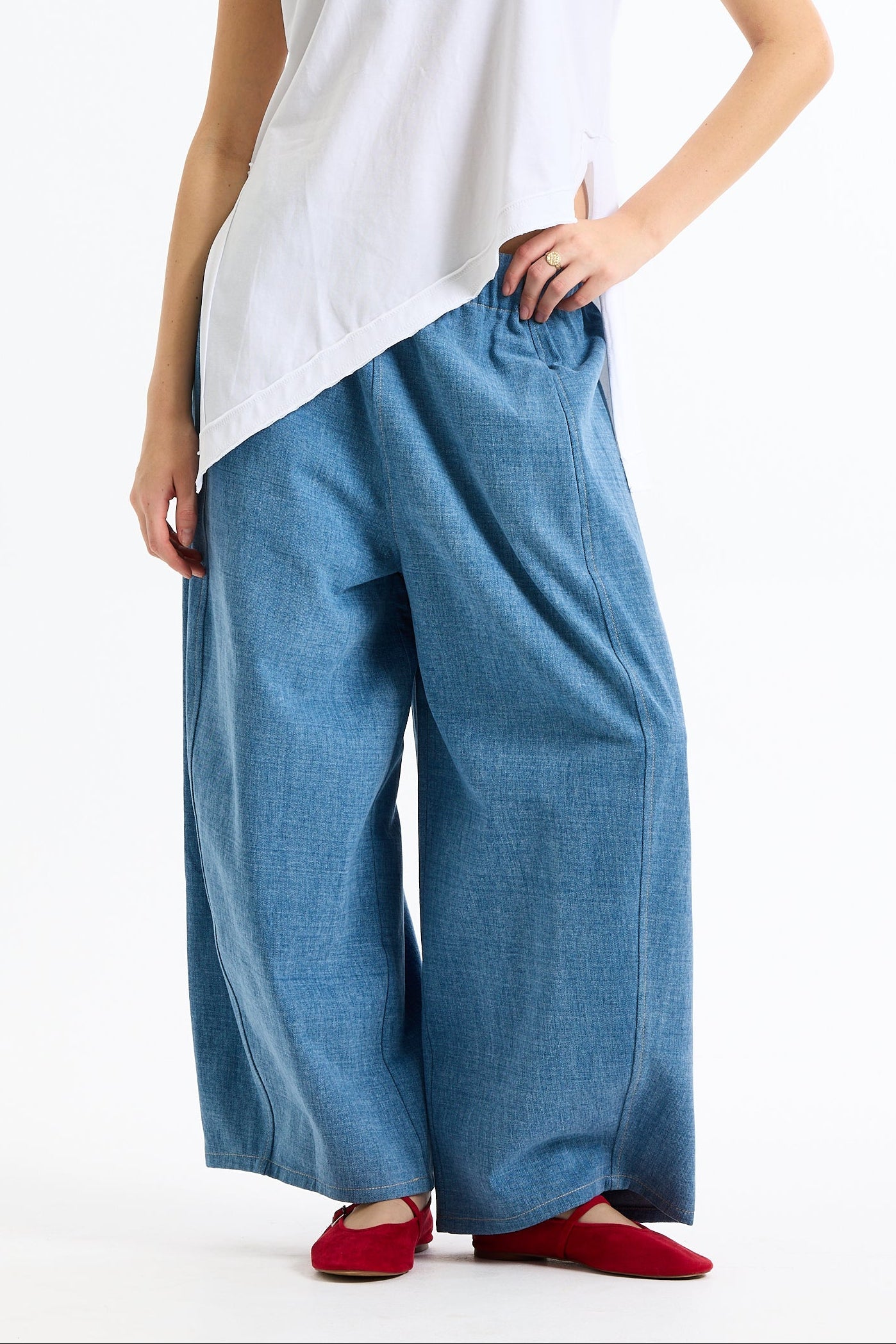 Cropped Oversized Light Wash Jeans