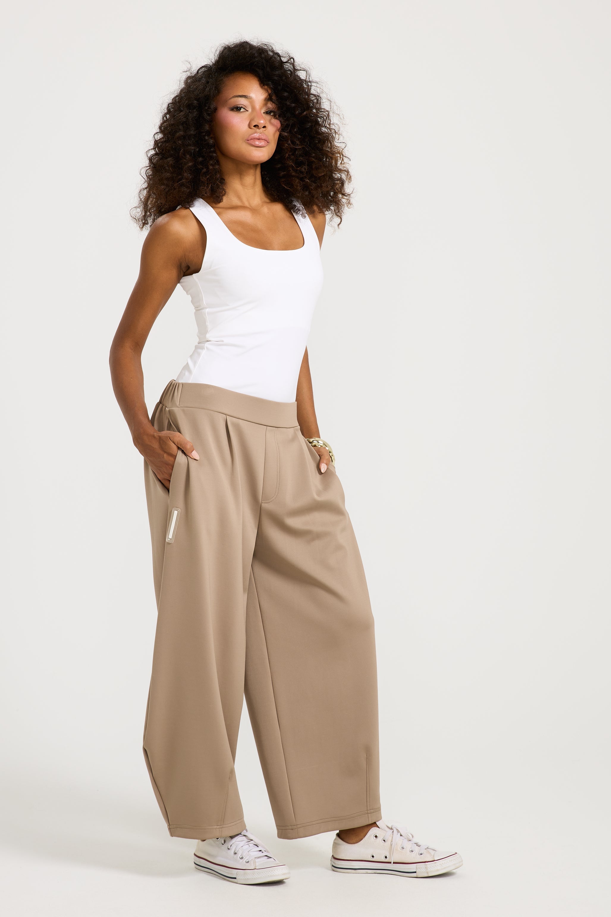 Cropped Pointed Sides Pants