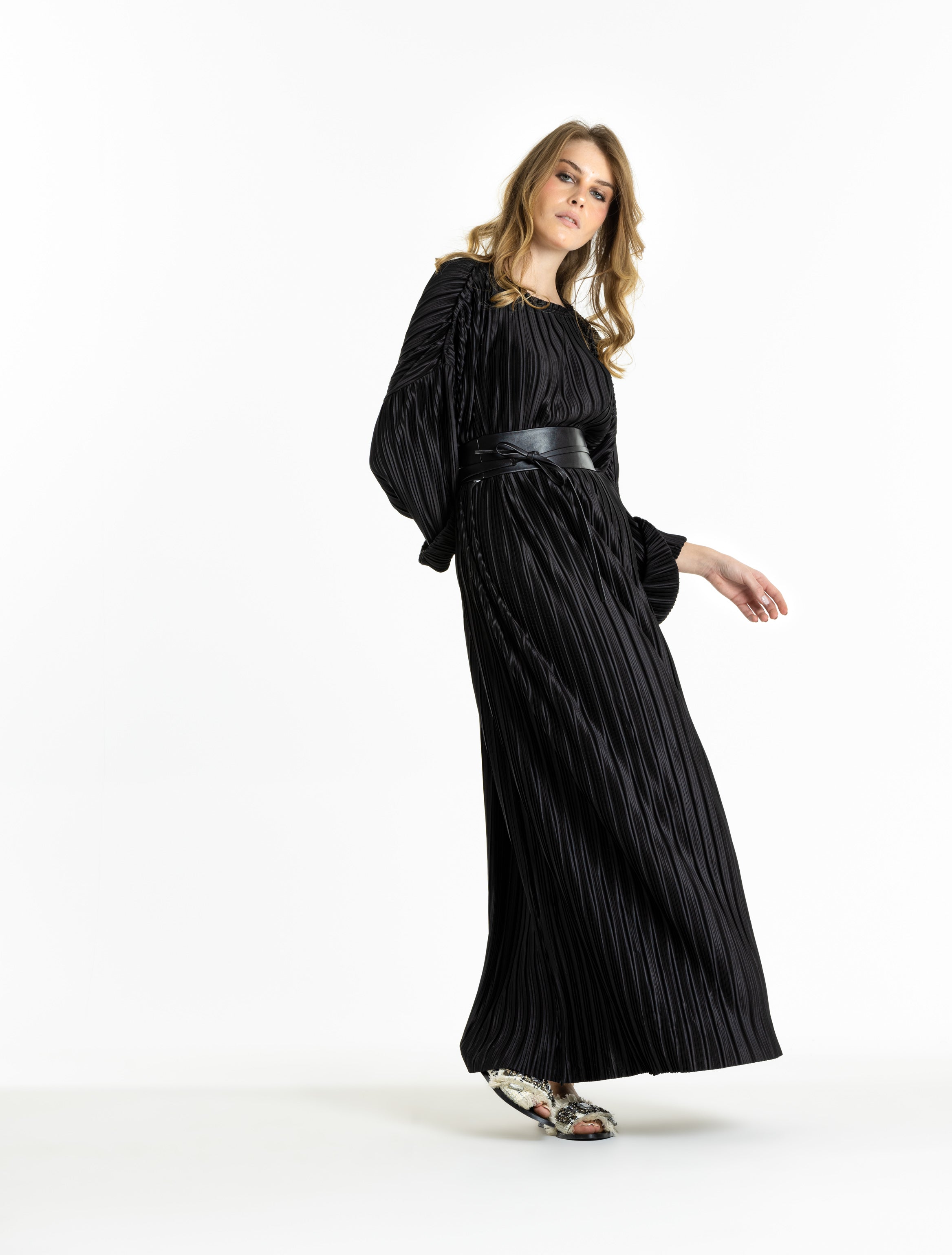 Pleated Stright Dress In Black