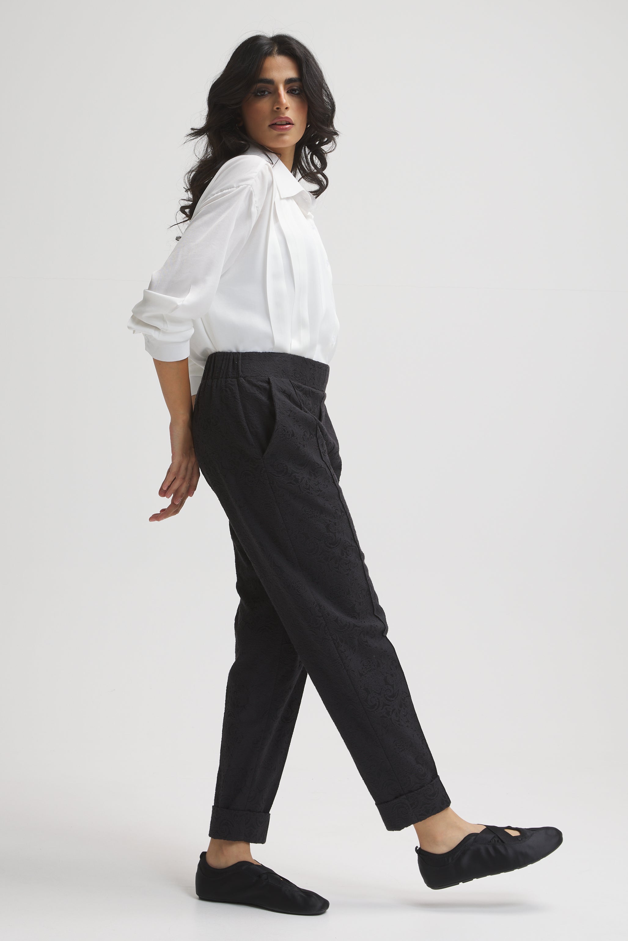 Classic Fit Elastic Waist Pants In Black