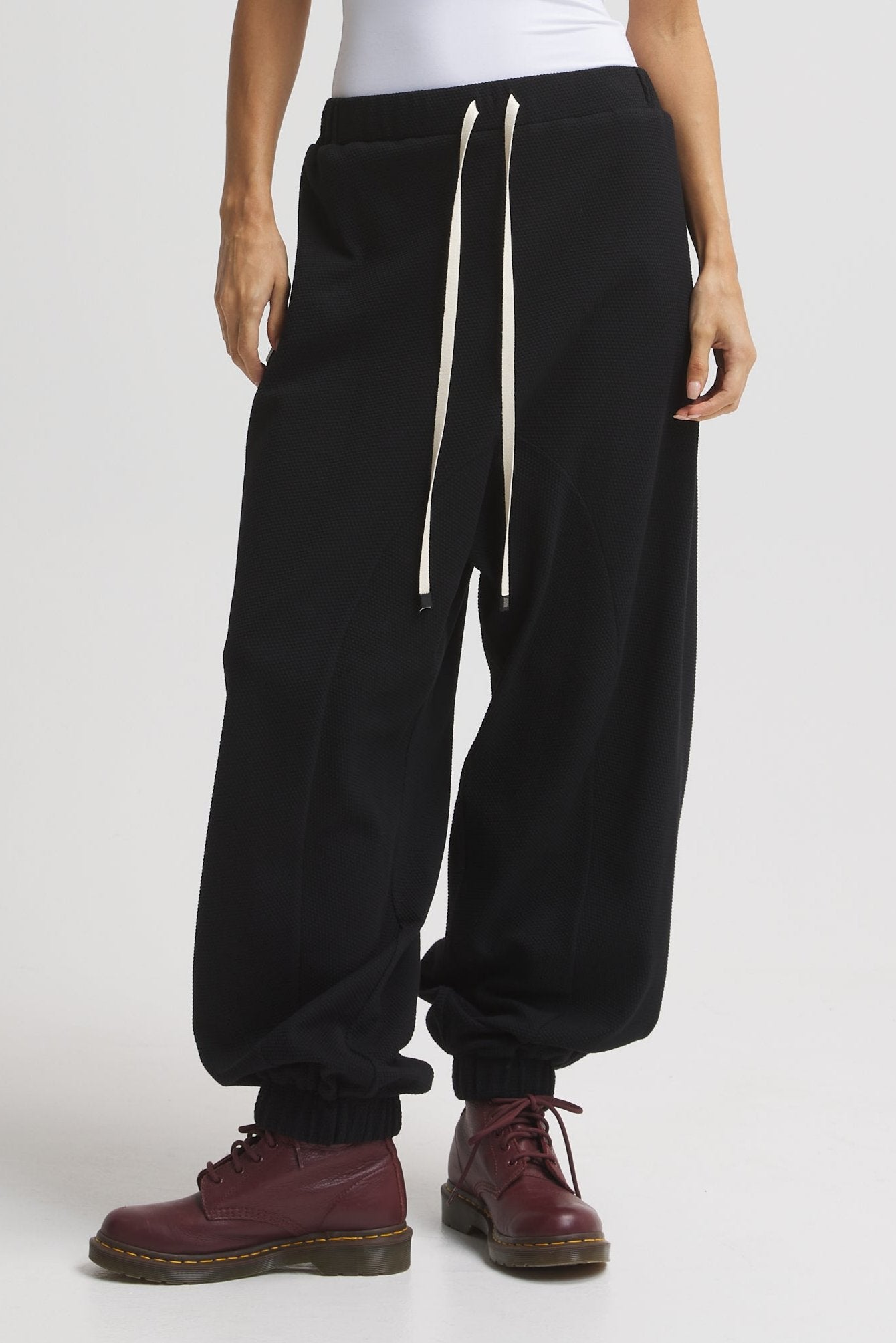 Harem Bubbly Jogger In Black