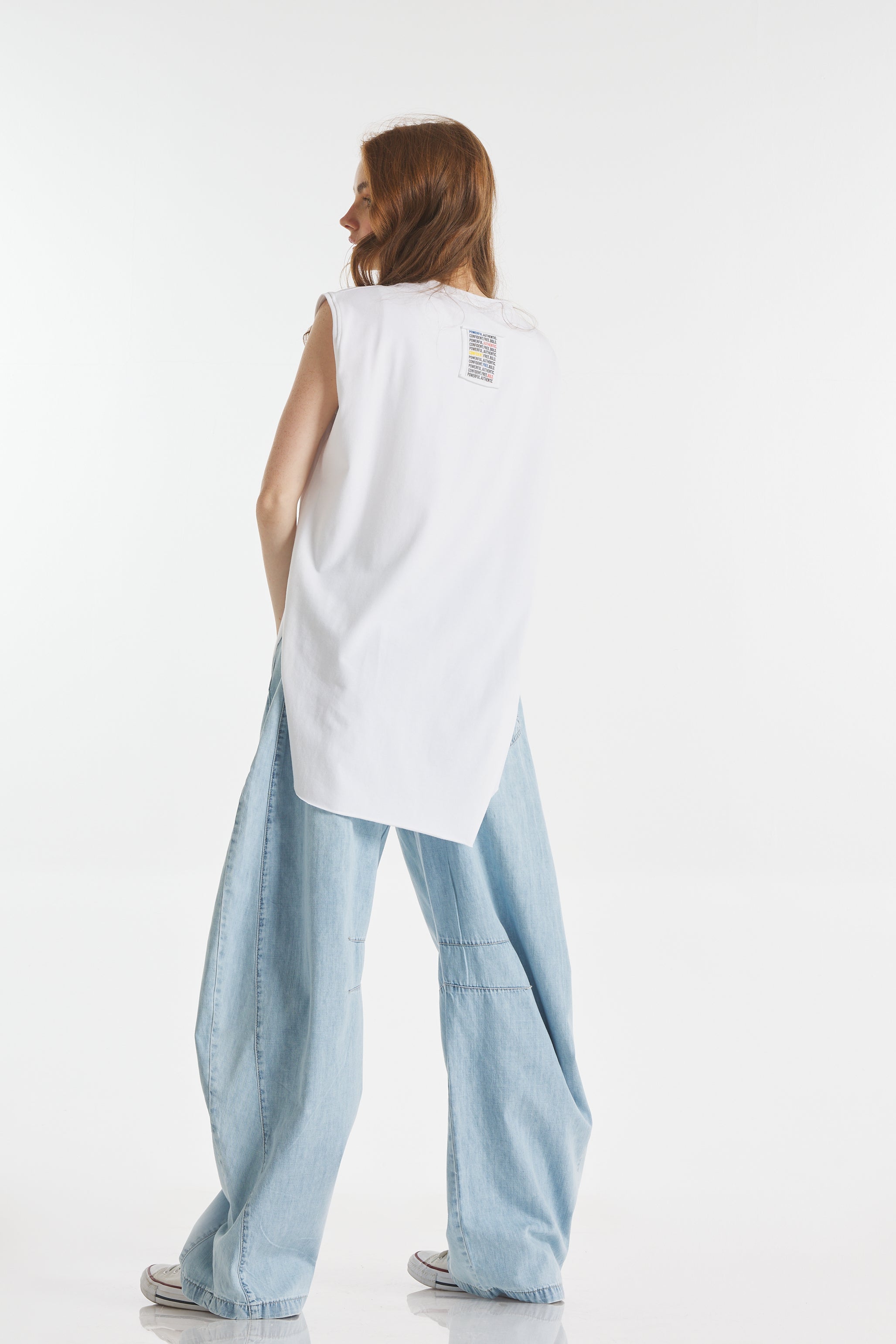 Rounded Hem Sleevless T-Shirt