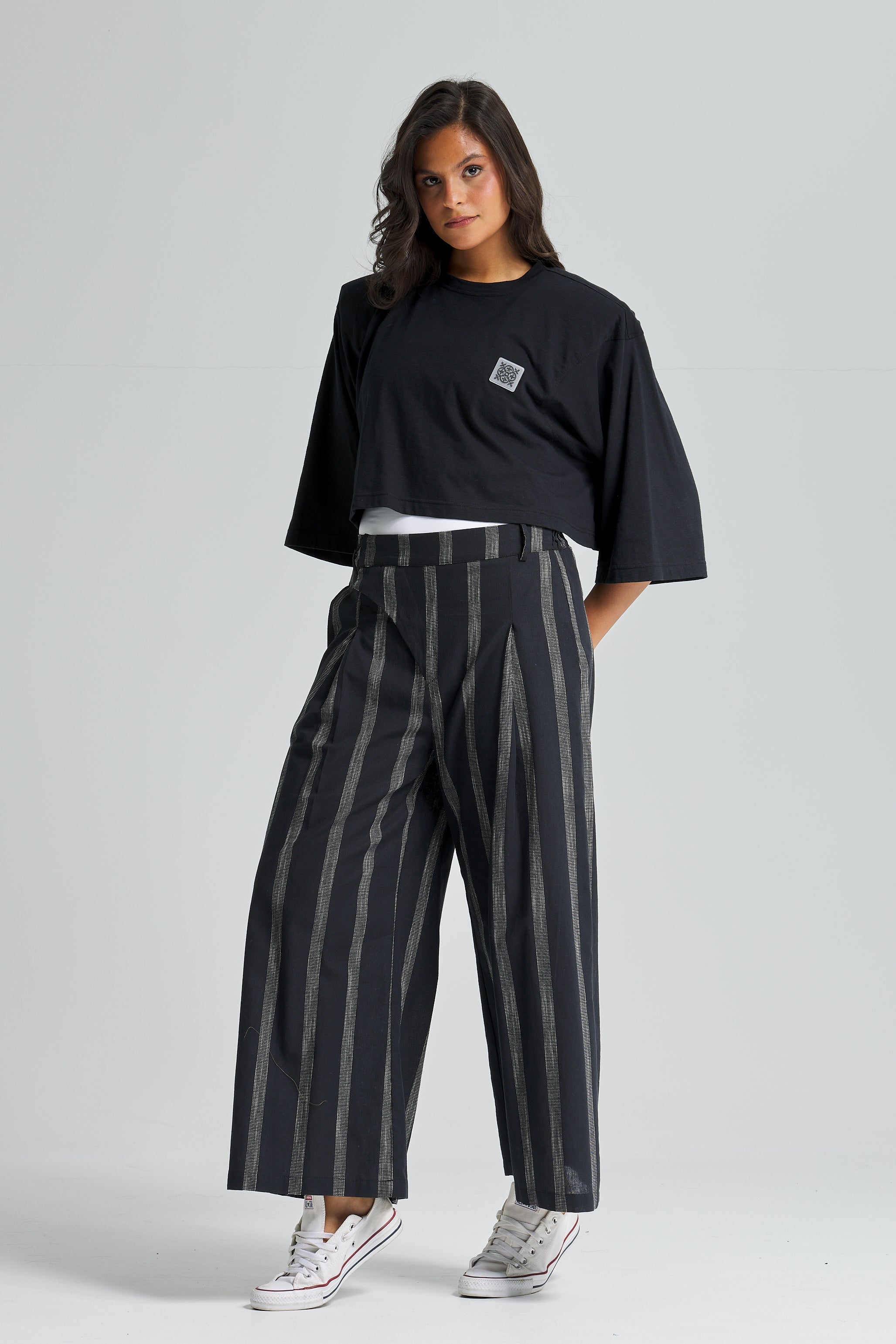 Cropped Bold Shoulders T-Shirt In Black