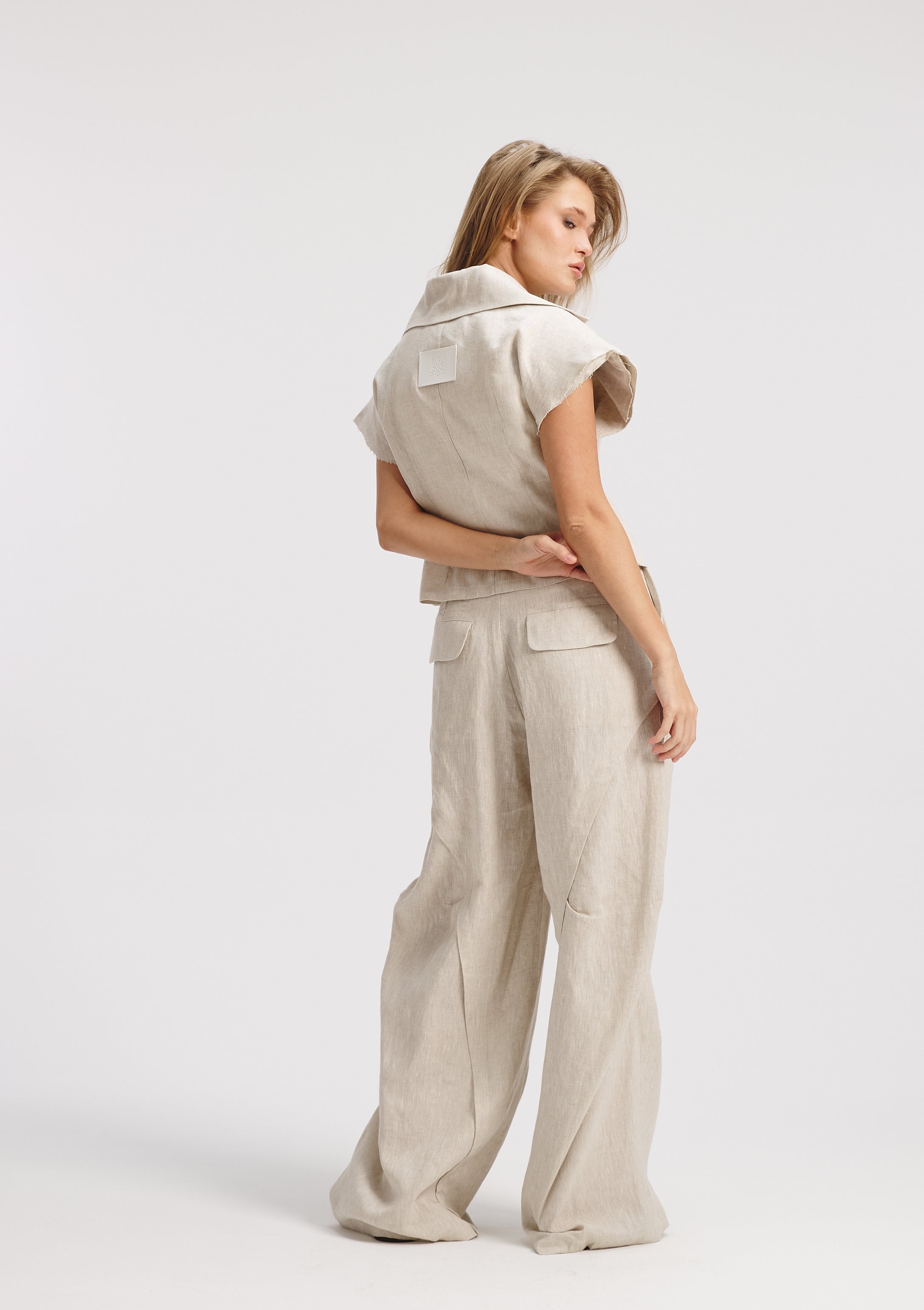 Fitted Bold Shoulders Vest