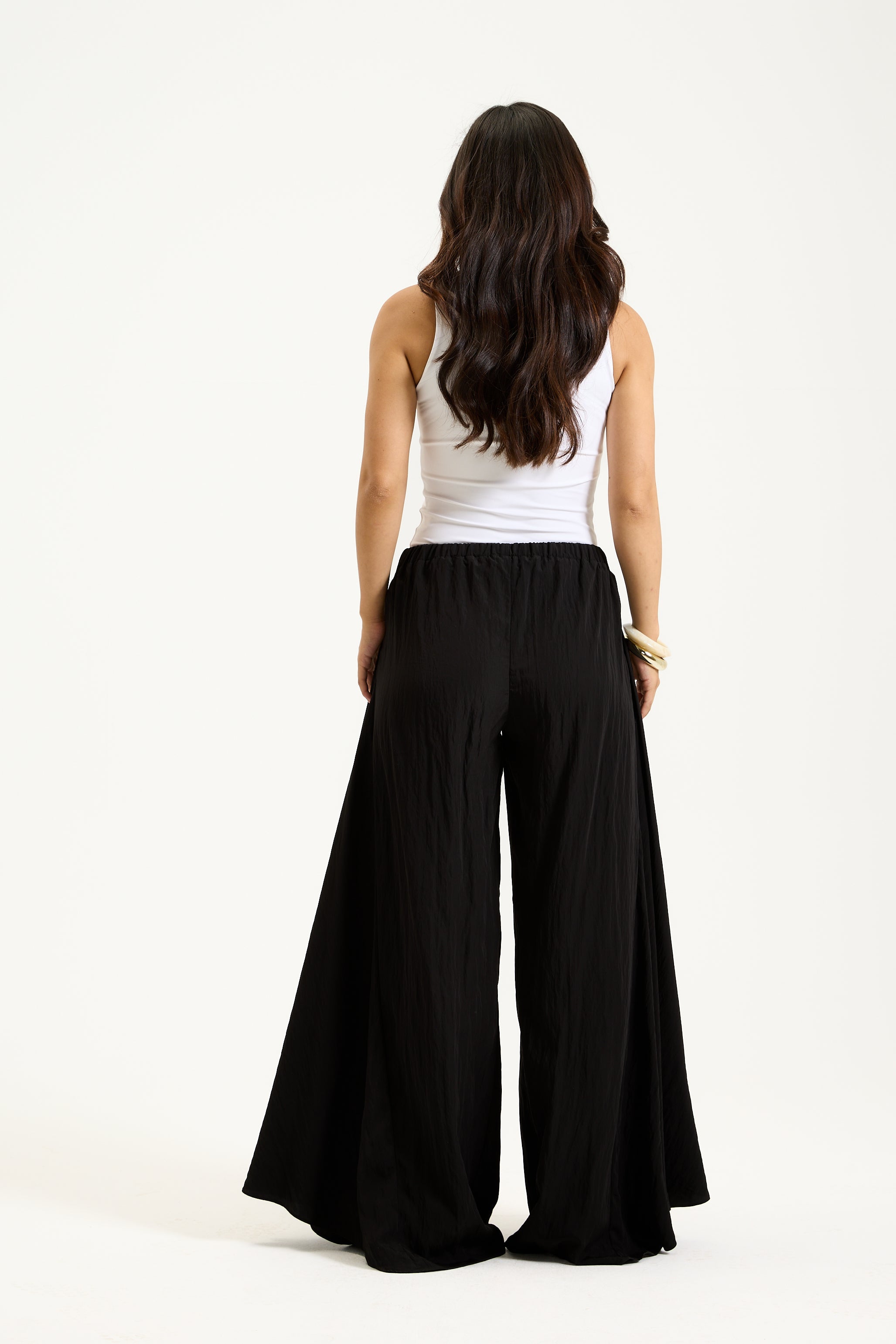 Wrinkled extra fabric pants
