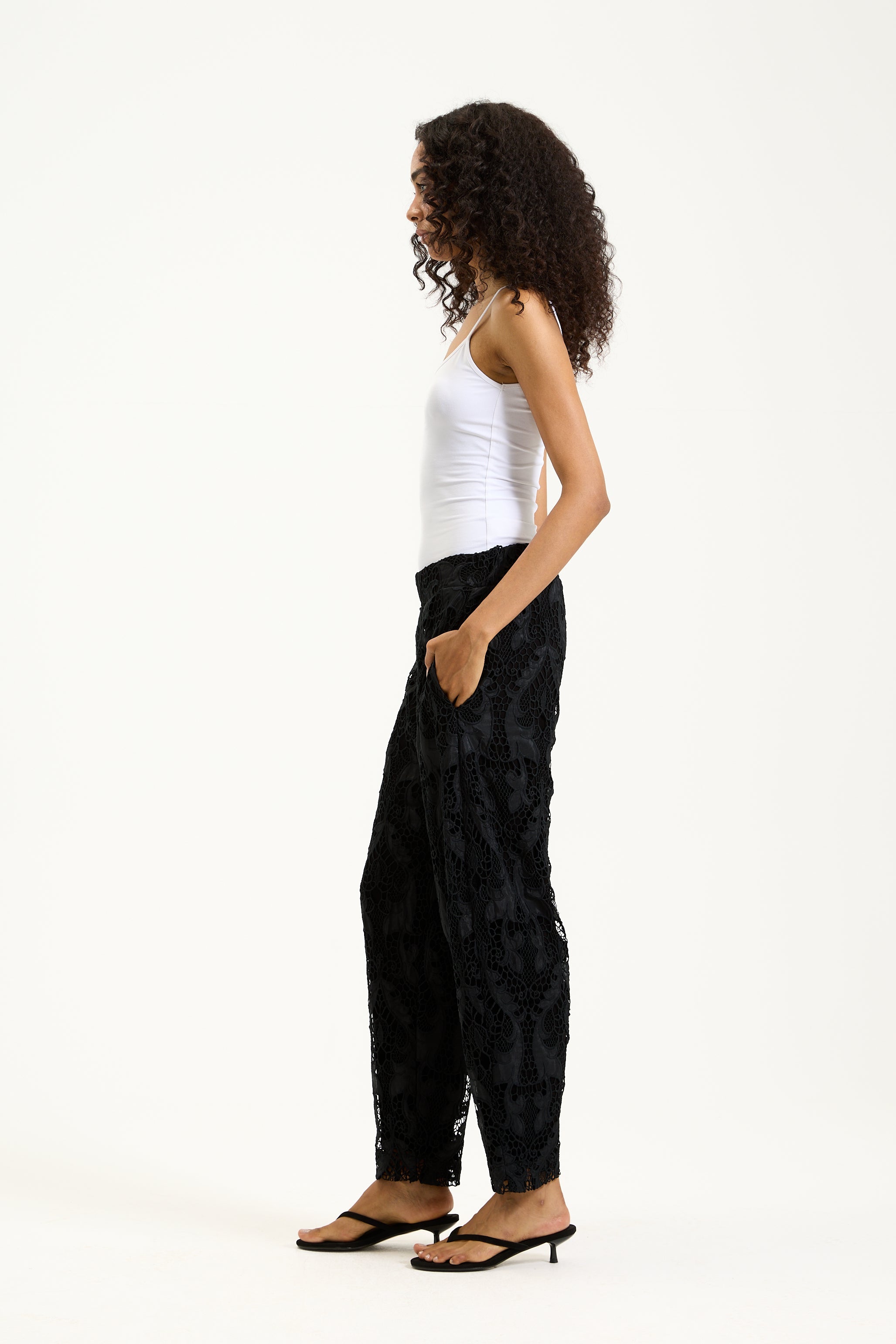 Gupuire Classic Black Pants