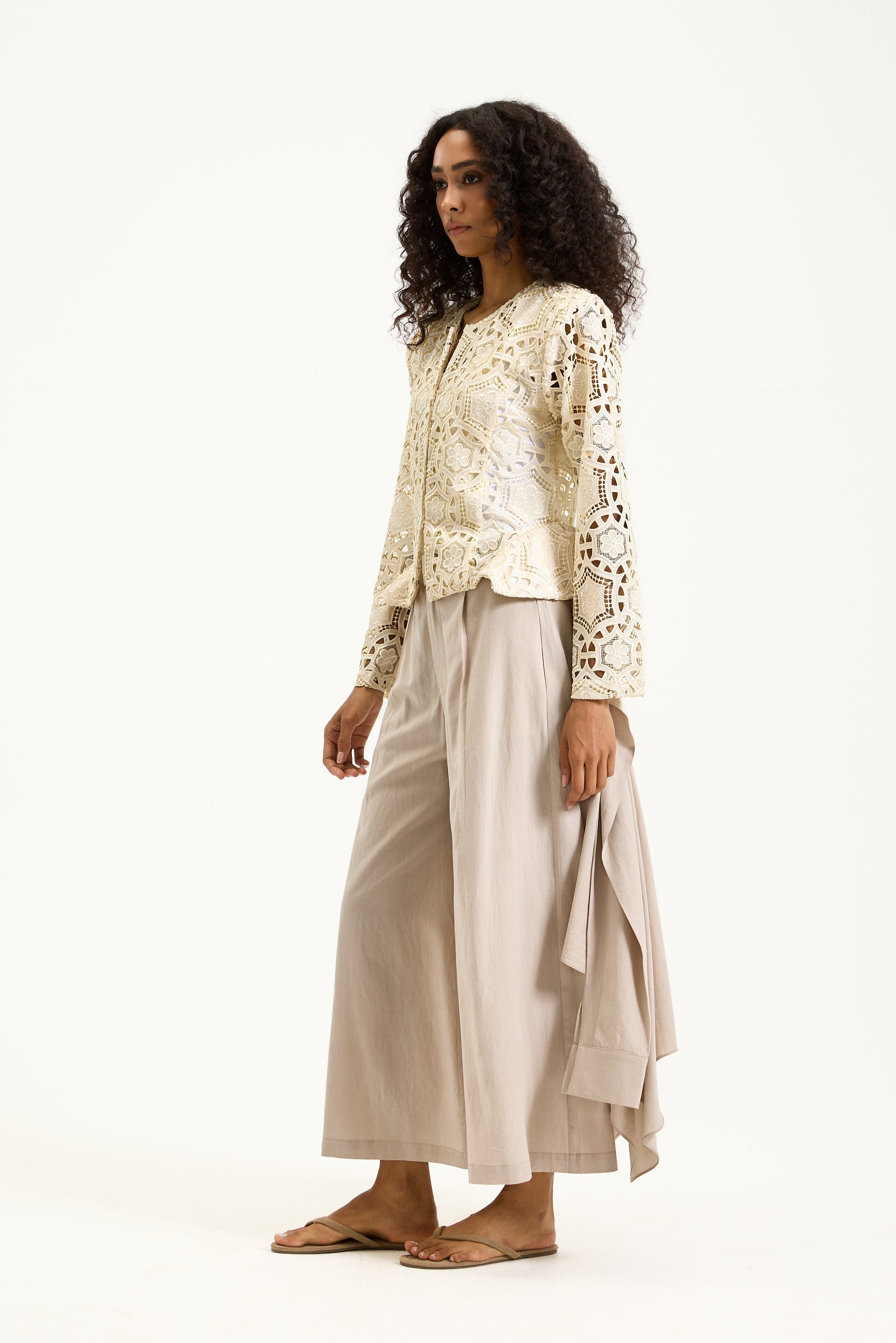 Curved sides guipure jacket Cream